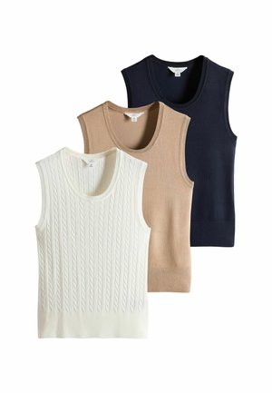 Drei ärmellose Strickwesten: eine weiße mit einem Zopfmuster, eine beige und eine marineblaue. Jede hat einen runden Ausschnitt und gerippte Abschlüsse.