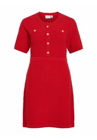 Robe rouge en maille avec manches courtes, présentant un col rond, des boutons dorés et un tissu texturé. Accents à rayures horizontales au niveau de la poitrine.