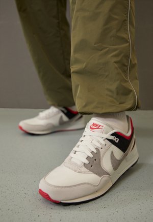Nike Sportswear AIR PEGASUS 89 - Matalavartiset tennarit - swan/med grey/rose coral/black/neutral grey
