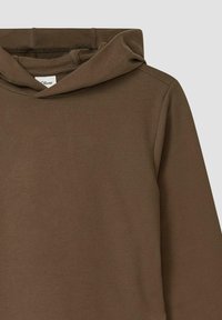 Brauner Hoodie mit einer sanften, glatten Textur, einer lockeren Passform und einem klassischen Kängurutaschen-Design. Ideal für die Freizeitgestaltung bei kühlerem Wetter.