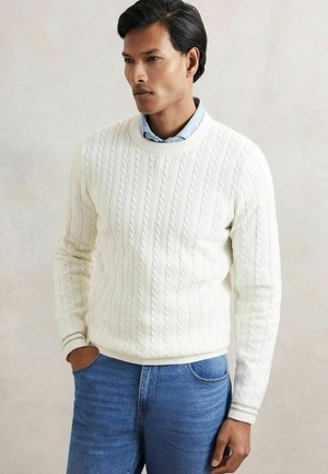REGULAR FIT - LUCA CABLE - Džemperis - white