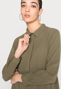 JDY PIPER NOOS - Vestido camiseiro - kalamata