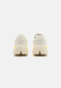 HI-TEC HTS74 SHADOW UNISEX  - Sneakers low - gardenia/blazing yellow