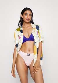 Calvin Klein Underwear LGHT LINED TRIANGLE EMBOSSED ICON COTTON - Sujetador sin aros - clematis
