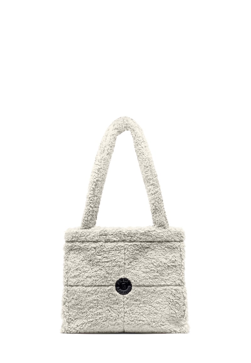 Kleine rechthoekige schoudertas van grijs teddy fleece-stof met een zwart cirkelvormig logo aan de voorkant.