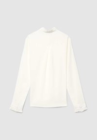 Weiße Bluse mit langen Ärmeln, ausgestattet mit einem Rüschenkragen und Manschetten, weichem Stoff und einer Falte auf der Rückseite, flach auf einem grauen Hintergrund liegend.