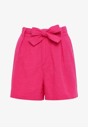 Pantalones cortos de lino rosa con cinturilla atada, que presentan pliegues y bolsillos laterales. Textura suave y diseño ajustado, terminando por encima de la rodilla.