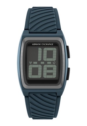 Digitale Armani Exchange Armbanduhr mit blauem, strukturiertem Silikonarmband und rechteckigem schwarzem Zifferblatt, das die Zeit 10:08 anzeigt, mit zwei seitlichen Tasten.