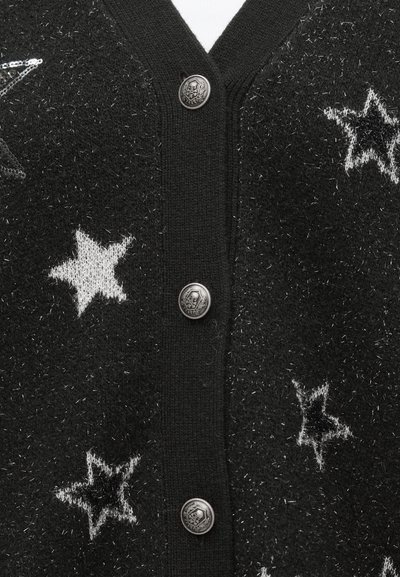 Cardigan negru tricotat cu nasturi metalici și modele de stele albe și negre pe material.
