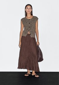 Massimo Dutti MOULINÉ ROUND NECK WITH BUTTONS - Smanicato - brown