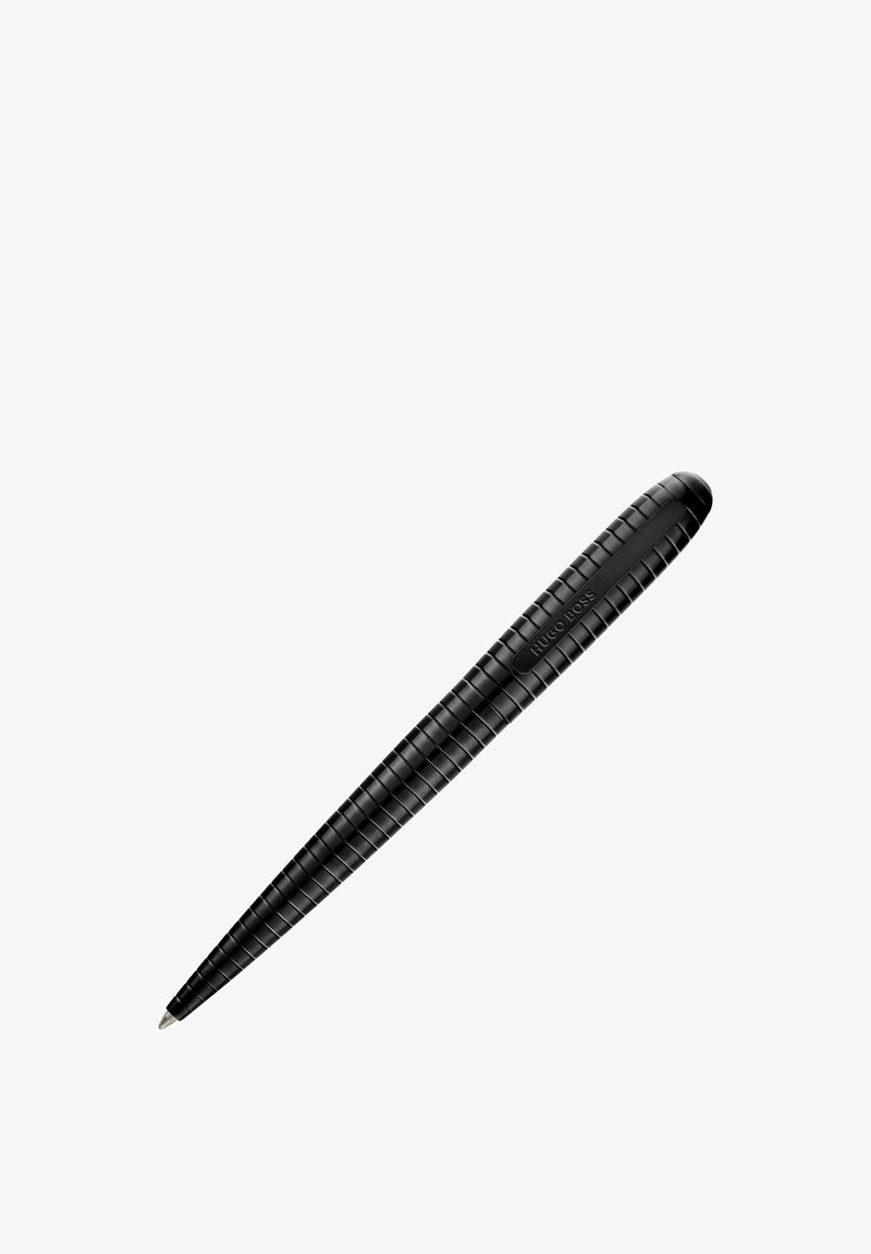 Stylet noir avec prise texturée présentant des rainures horizontales et le logo "Hugo Boss" près de l'extrémité supérieure sur fond blanc.