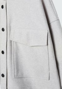 Stradivarius Overgangsjakke - off-white