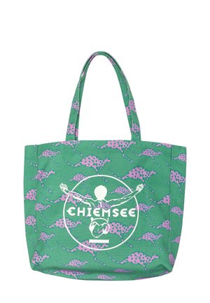 Grüne Tragetasche mit pink gepunktetem Känguru-Muster und weißem „Chiemsee“-Logo mit einer ausgestreckten menschlichen Figur innerhalb eines Kreises.