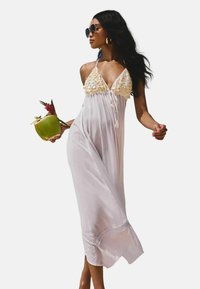 REGULAR FIT  - Rannatarvikud - white shell