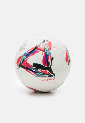 Balón de fútbol blanco con un diseño abstracto colorido en azul, rojo y negro. Tiene un logo negro de Puma y la marca "LaLiga".