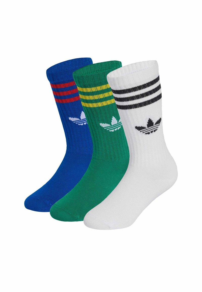 Trzy pary sportowych skarpetek: niebieskie w czerwone paski, zielone w żółte paski oraz białe w czarne paski. Każda wyposażona w logo marki.
