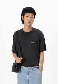 Abercrombie & Fitch ULTRA BAGGY MID LIGHT PAINTER - Baggy džíny - medium