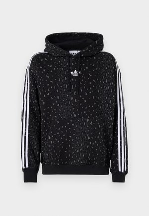 Hoodie noir en tissu doux, doté d'un motif léopard, d'une poche kangourou et de rayures blanches le long des manches.