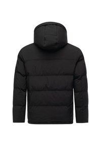 Giacca impermabile nera con cappuccio, caratterizzata da un design trapuntato e sezioni di cucitura orizzontale sulla schiena e sulle maniche.