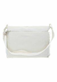 Sac messager blanc avec une surface texturée, une bandoulière réglable et une poche avant. Présente un design lisse et minimaliste.