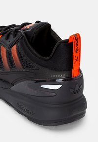 adidas Originals ZX 2K BOOST 2.0 - Sapatilhas - core black/solar red/carbon