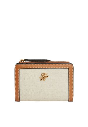 Kompakte rechteckige beige Stoffgeldbörse mit tanfarbenem Lederbesatz, goldenem "FF"-Logo und oberem Reißverschluss mit schwarzem Zipper.