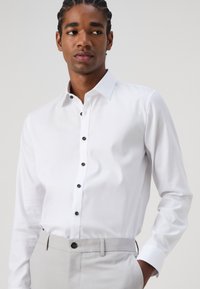 OLYMP No. Six SIX SUPER SLIM - Cămașă elegantă - weiss