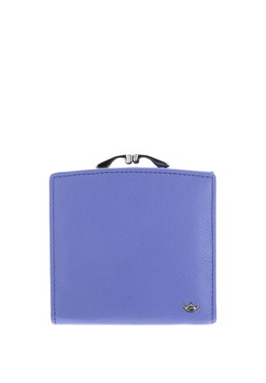 Porte-monnaie carré en cuir lavande avec fermeture argentée et petit emblème ailé en bas à droite.