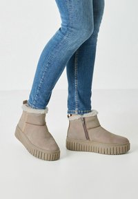 Tamaris Zimní obuv - taupe