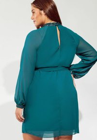 Lipsy EMBELLISHED ARTWORK  PLUS SIZE  - Denní šaty - teal