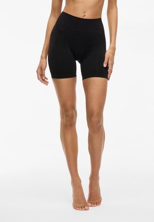 Zwarte high-waisted shorts met een soepele, rekbare textuur, die eindigen op middelhoogte van de dij. Voorzien van een brede tailleband en zonder zichtbare naden.
