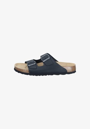 Schwarze Pantoletten mit zwei verstellbaren silbernen Schnallen, Kork-Fußbett und strukturiertem schwarzem Gummiaußensohle. Glatte Oberfläche mit minimalistischem Design.