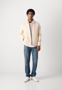 Lindbergh TEXTURED ZIP THROUGHT JACKET - Sommerjakke - off white