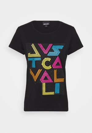 Czarny bawełniany t-shirt z geometrycznym wzorem w odcieniach różowego, niebieskiego, żółtego i pomarańczowego. Okrągły dekolt i krótkie rękawy.