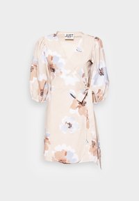 V-ringad klänning med puffärmar i krämvit, med ett blommönster i mjuk persika och blått. Texturerad tyg och ett knyt i midjan.