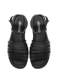 Sandales noires avec plusieurs brides horizontales et une bride de cheville. Texture lisse, design à bout ouvert, semelle intérieure de marque. Forme simple et moderne.