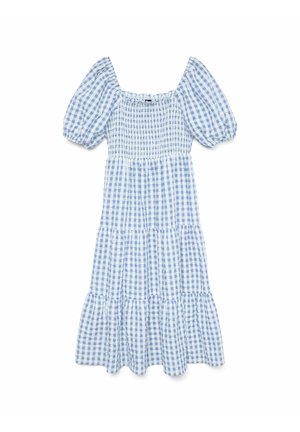 Blau-weiß kariertes Kleid mit Puffärmeln, gerafftem Oberteil und gestuftem Rock, flach auf einem weißen Hintergrund gelegt.