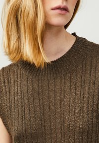 Odd Molly BRITT - Svetríkové šaty - golden taupe