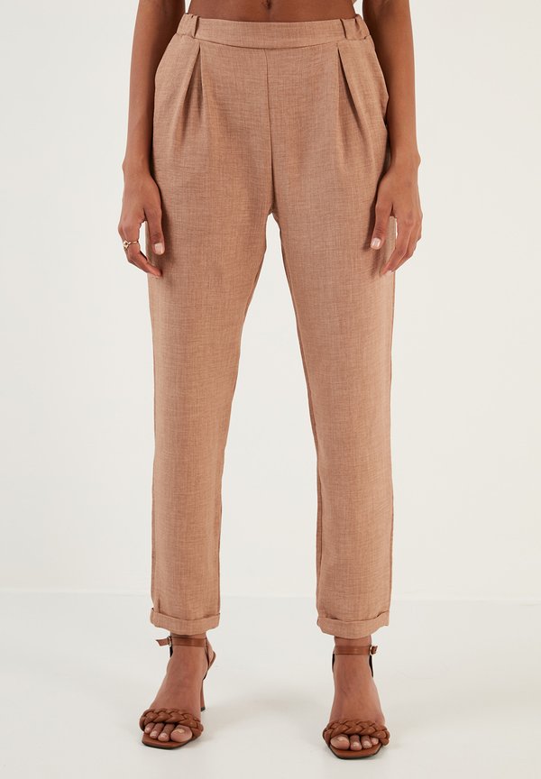 SLIM FIT - Stoffhose - camel