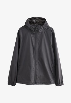 Mustast kergest kapuutsiga jope esikriipsu, elastsete mansettide ja reguleeritavate nööridega kapuutsil.