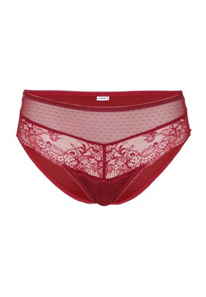 Slip rosso in pizzo con un design in rete trasparente a tessuto puntinato, dettagli in pizzo floreale e una vita liscia con cuciture decorative.