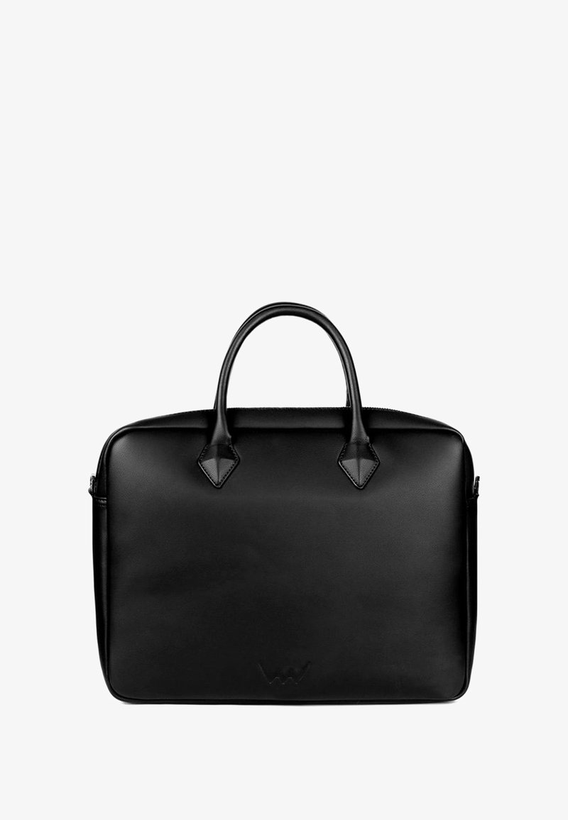 Schwarze Leder-Laptoptasche mit zwei oberen Griffen, rechteckiger Form, glatter Textur und spitzen Akzenten, mit eingraviertem Logo am Boden.