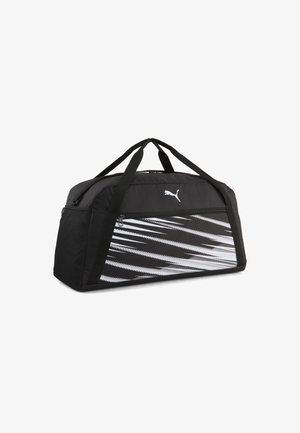 Sort sportstaske med en tekstureret overflade, prydet med et hvidt diagonalt stribet design, dobbelte håndtag og en frontlomme med lynlås.
