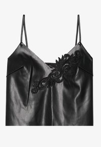 Top - black