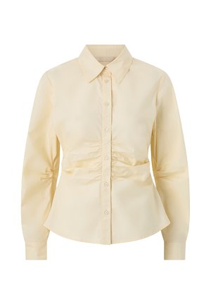 Crèmekleurige blouse met lange mouwen, knoopsluiting, gerimpelde details bij de taille en een puntige kraag, weergegeven op een effen witte achtergrond.