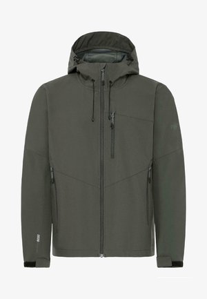 Mørkegrønn hettejakke i softshell med frontglidelås, brystlomme med glidelås, sidelommer med glidelås, justerbare mansjetter og snøring på hetten.