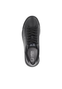 Chaussure de sport noire avec un dessus en cuir lisse, bout rond et lacets noirs. Présente une semelle intérieure rembourrée et un logo sur la languette.