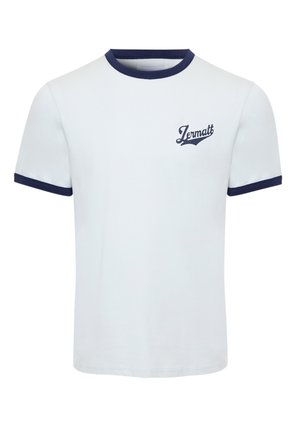 T-shirt bianca a maniche corte con collo e bordi delle maniche blu navy, con logo testuale "Zermatt" sul petto a sinistra.