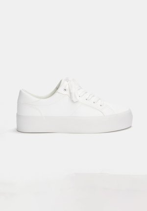 BASIC CHUNKY - Matalavartiset tennarit - white