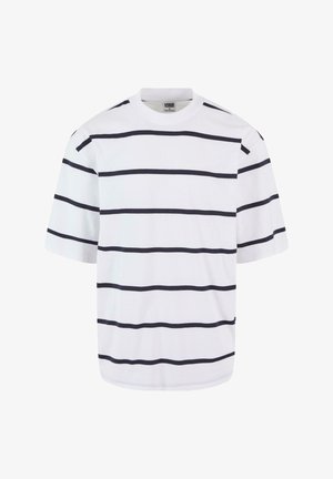 Valge lühikeste varrukate T-särk, millel on horisontaalsed tumesinised triibud, klassikaline ümmargune kaelus ning pehme puuvillane materjal ja mugav lõige.